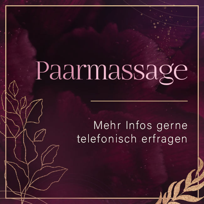 Eine dunkellila Gestaltung mit der Aufschrift "Paarmassagen, mehr Infos gerne telefonisch erfragen" und Blumenverzierung